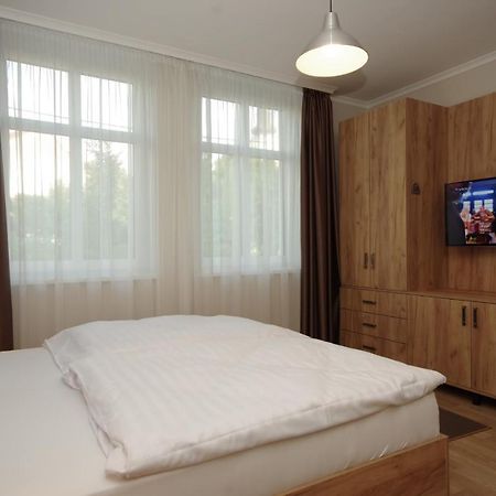 Almásy Apartmanház Gyula Exterior foto