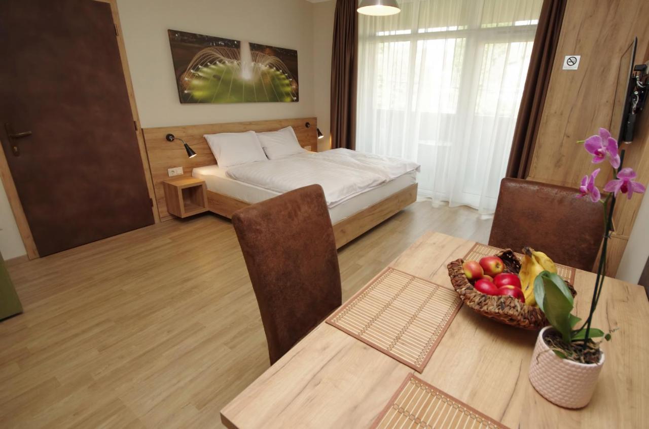 Almásy Apartmanház Gyula Exterior foto
