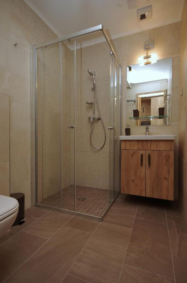 Almásy Apartmanház Gyula Exterior foto