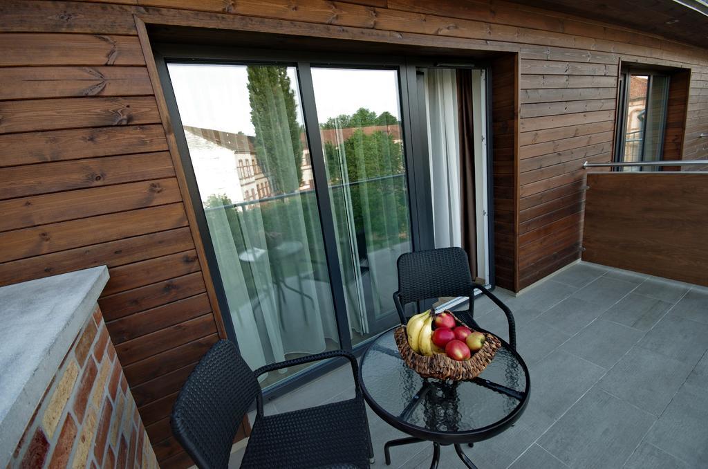 Almásy Apartmanház Gyula Exterior foto